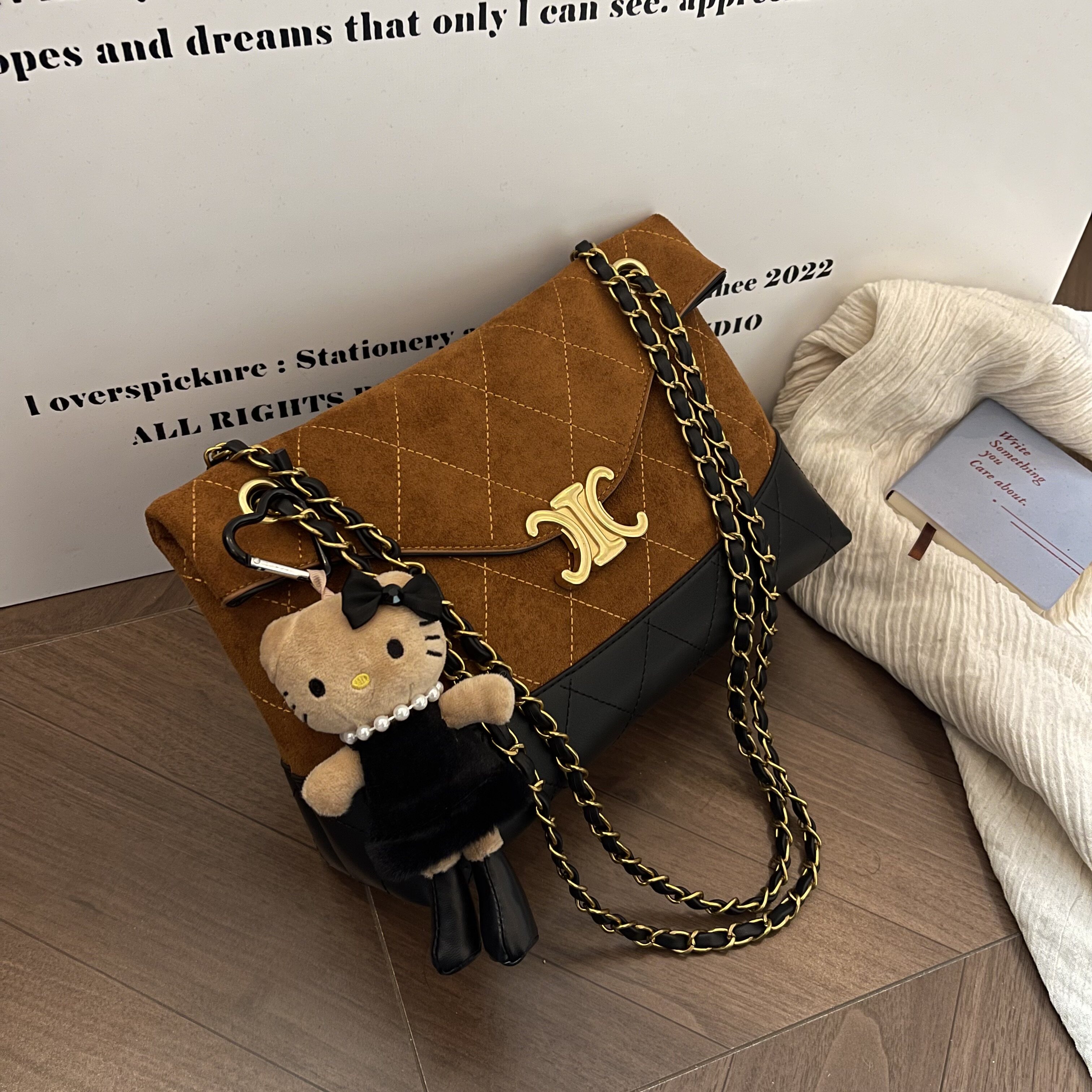 凯旋门磨砂绒单肩斜挎包