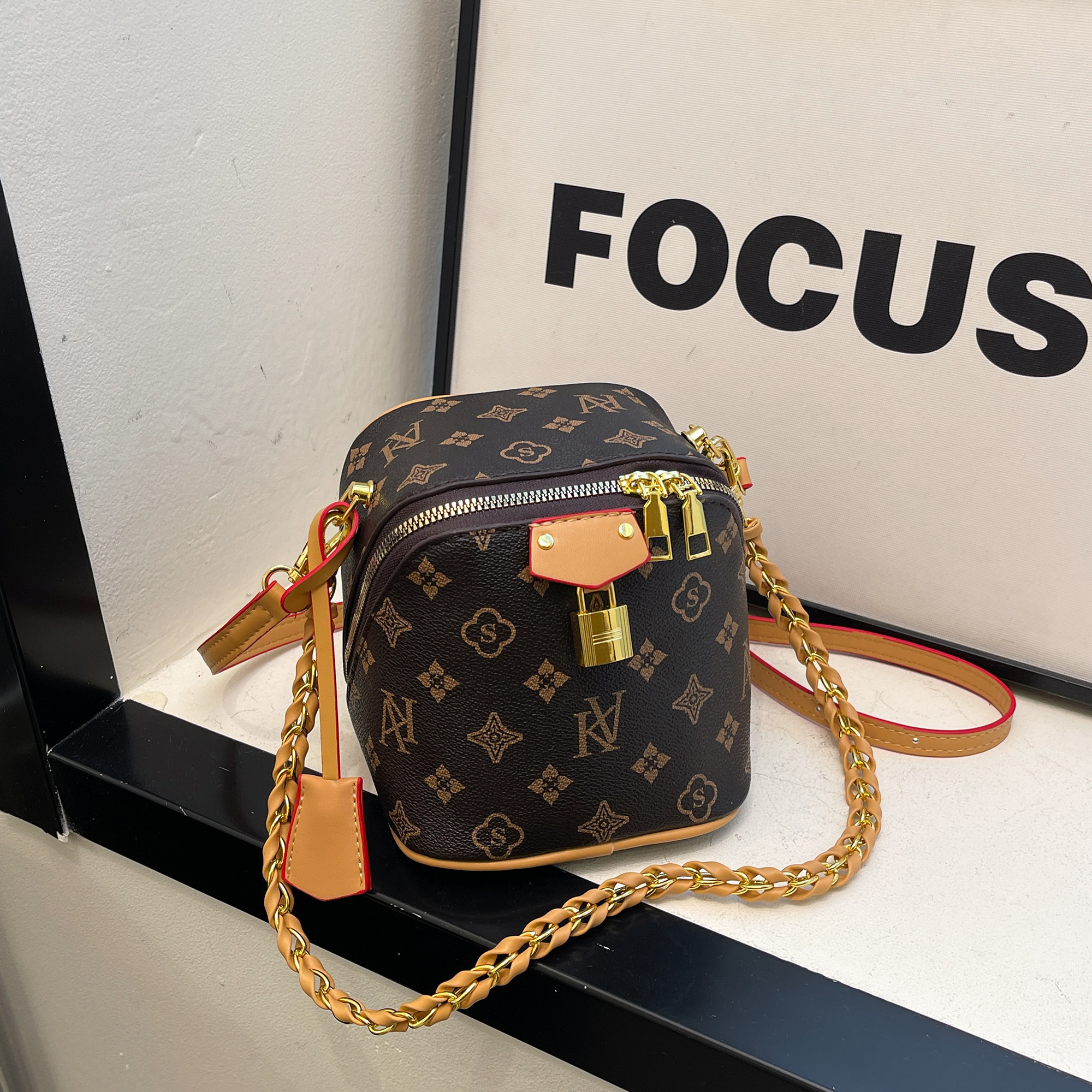 小众复古老花腋下盒子包女士2025新款高级感洋气骰子包单肩斜挎包,箱包皮具/热销女包/男包,通用款女包,淘宝优惠券,粉丝福利购,淘宝优惠卷