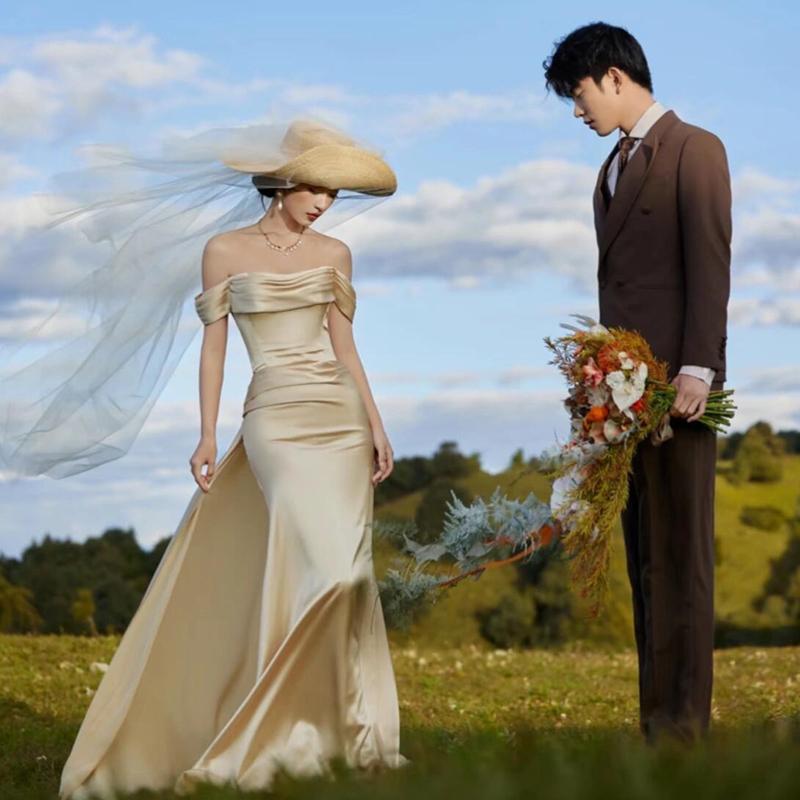 外景拍照法式緞面一字肩婚紗禮服