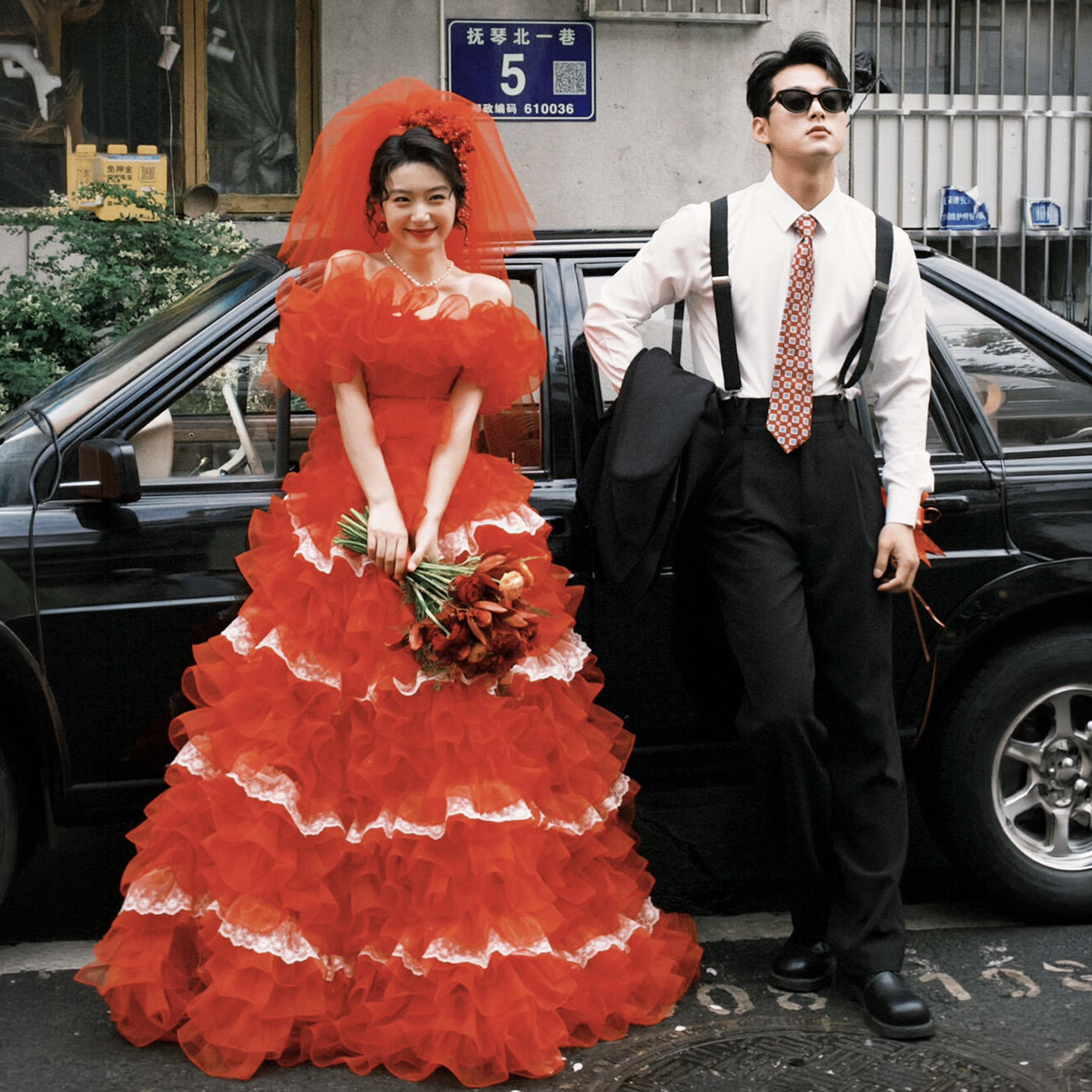 影楼拍照主题甜美红色写真婚纱喜嫁风蛋糕裙摆复古街拍氛围感长裙