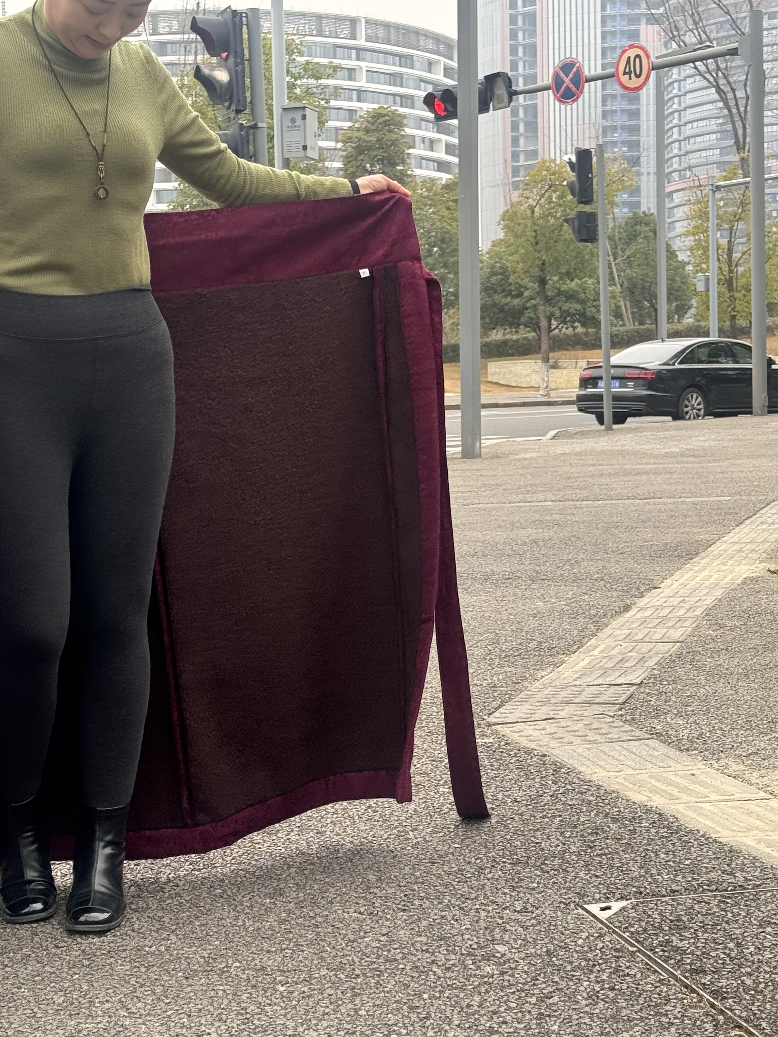 安多姑娘推民族服饰女式加毛软缎冬季一整片式样方便女式半身裹裙