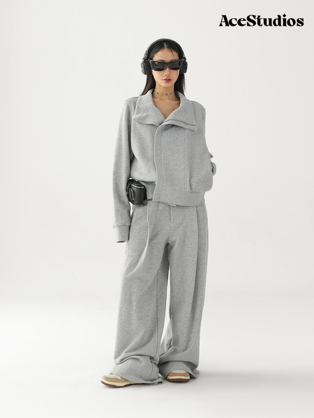 Model wearing a gray oversized matching sweatshirt and wide-leg pants set