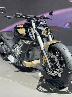 奔达LFC燎700pro版四缸水冷太子摩托车巡航长途大排量重机可上牌