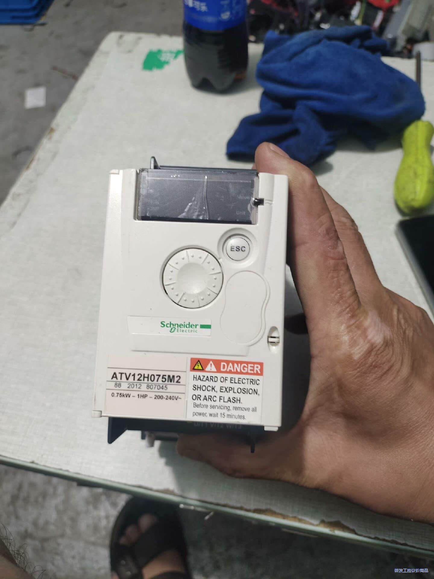 施耐德变频器,ATV12H075M2,现货一台,口罩机拆机件议价商品