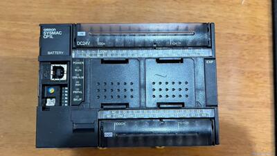 OMRONPLC  CP1L-M30DR-D 原装拆机，如图成色议价商品