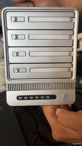 TERRA MASTER/铁威马，F4-Nas ，4盘位存储议价商品