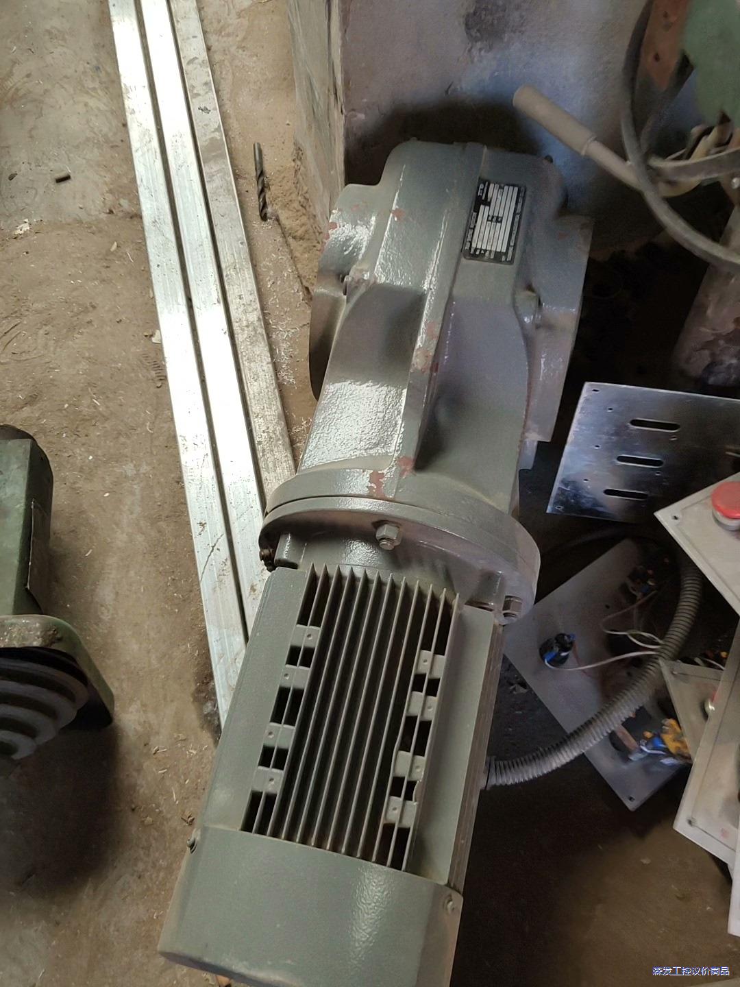 南兴NB5封边机，拆卸减速电机一台，参数标牌上有，成色议价商品