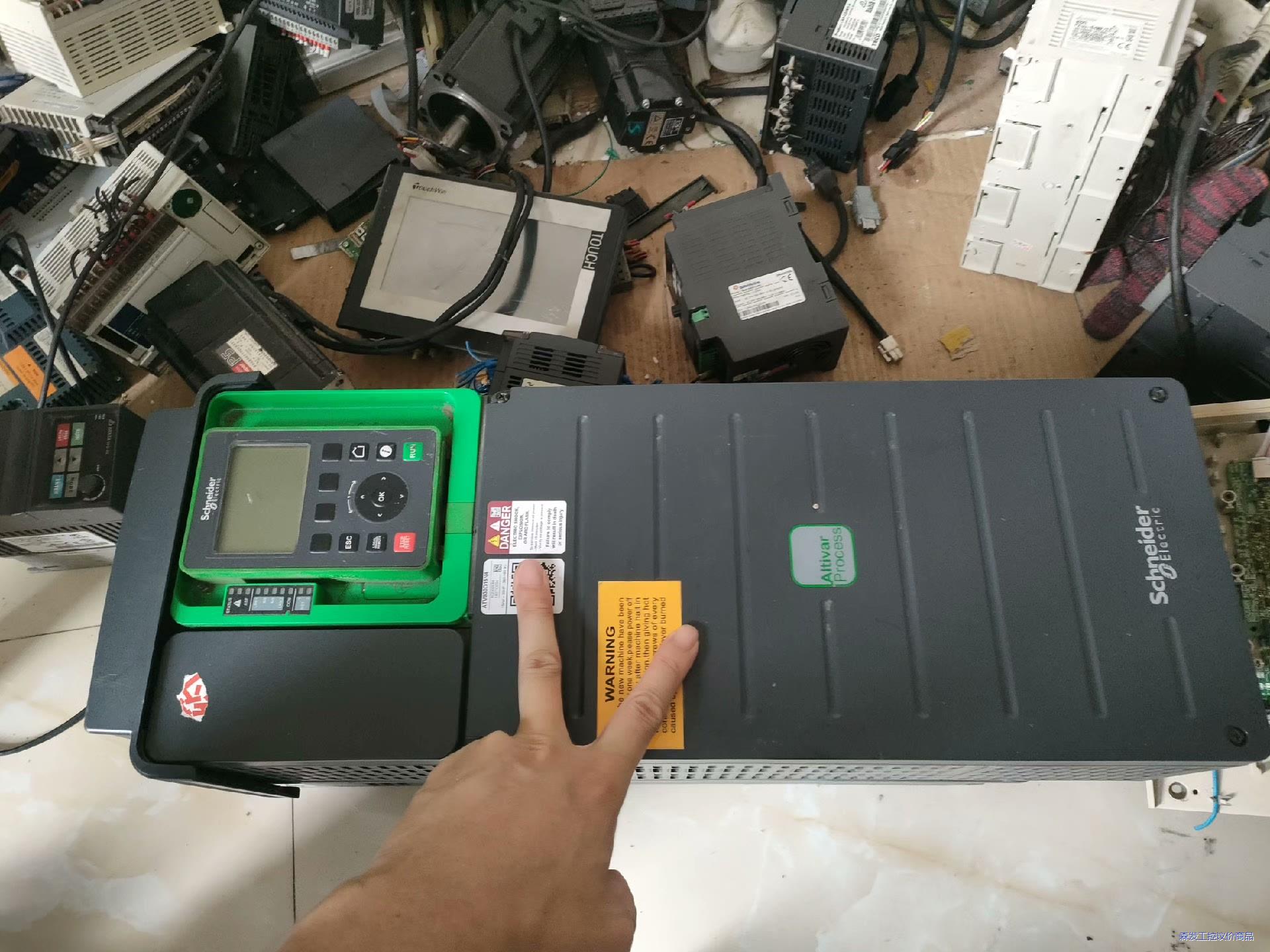 施耐德15KW变频器ATV930D15N4二手议价商品