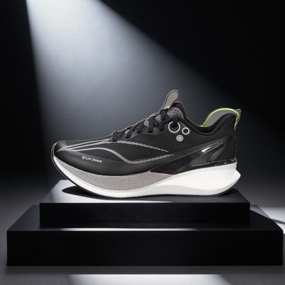 李宁女子跑鞋减震回弹