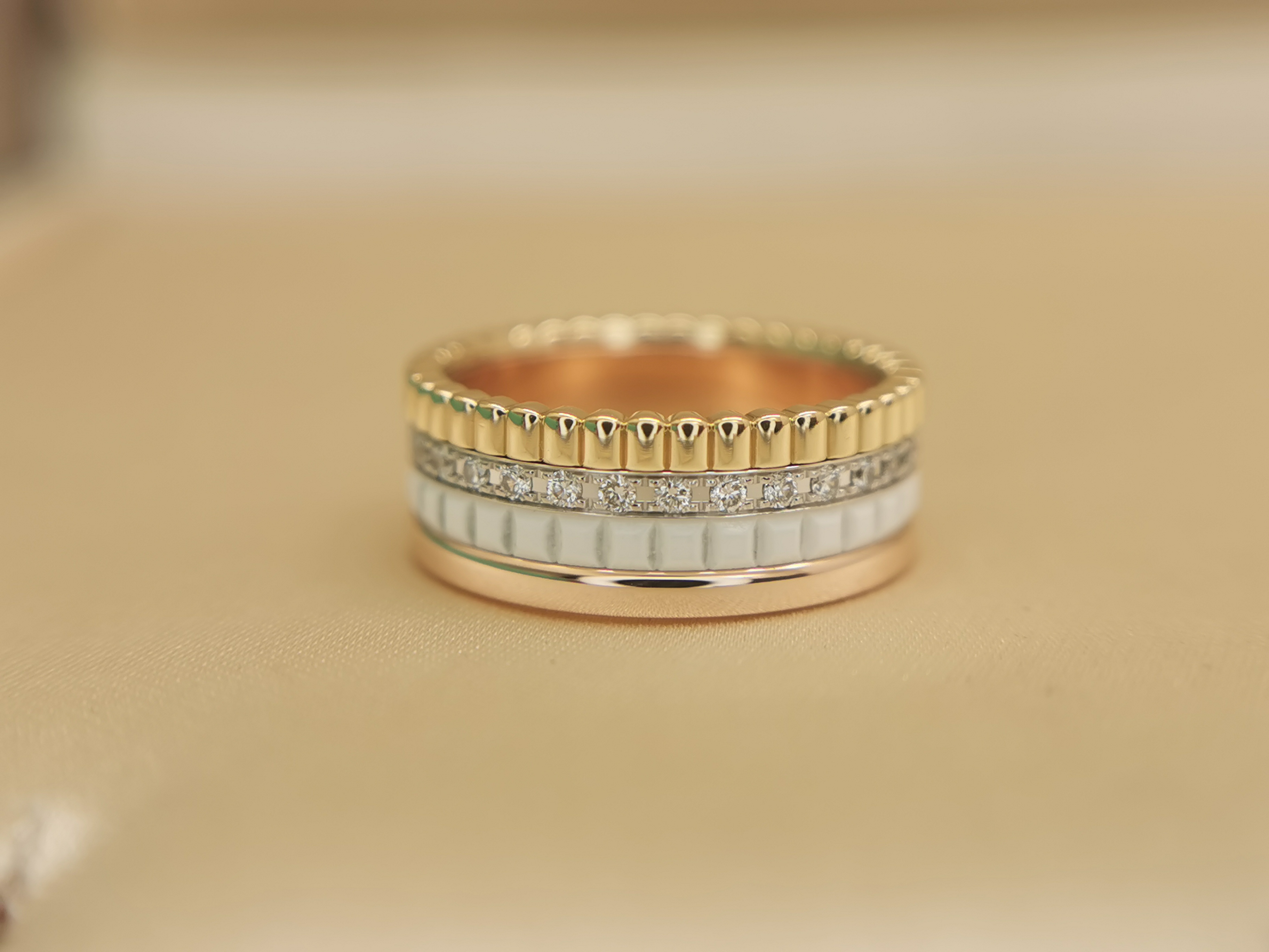正品Boucheron宝诗龙18k三色金白陶瓷四环女款钻石戒指尾戒47