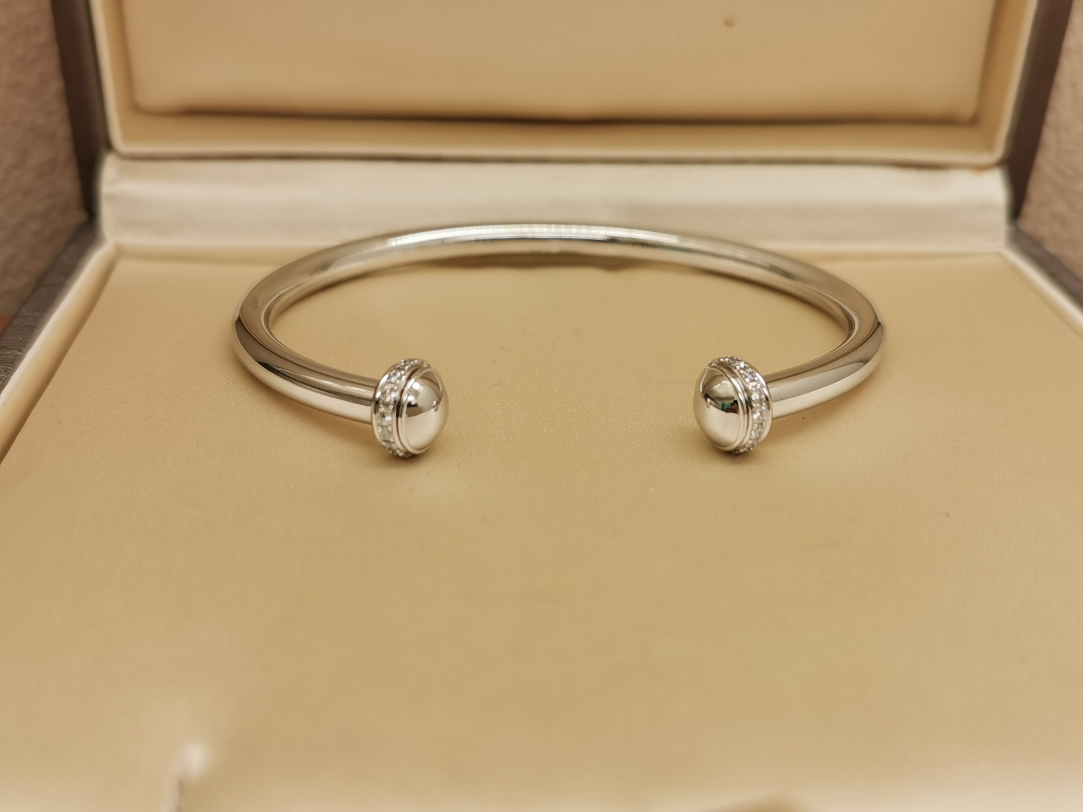 二手正品伯爵时来运转18k白金宽版女款钻石手镯 17号