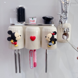 情侣牙杯牙刷架子置物架免打孔壁挂牙缸牙具漱口杯一对一家三口四