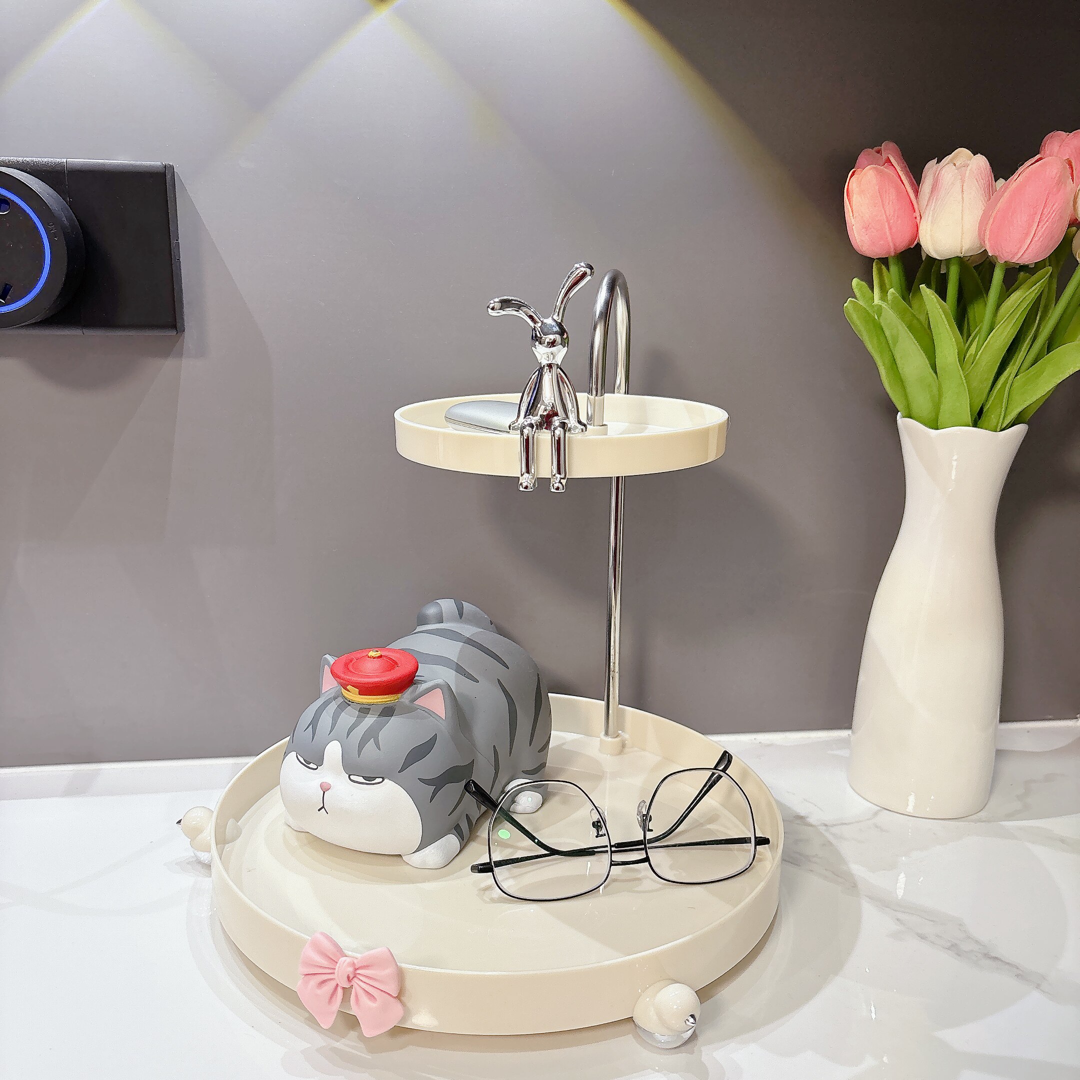 入户门口玄关放钥匙置物架收纳摆件轻奢高档化妆品梳妆台香水架子