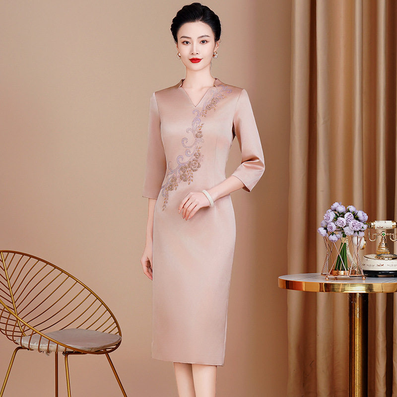 2026优雅气质名媛订婚宴会结婚妈妈礼服显瘦大方时尚高档连衣裙