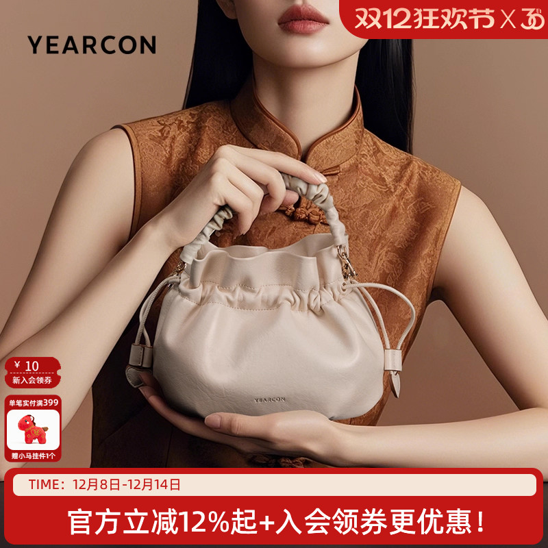 斜挎包意尔康水桶包褶皱时尚潮流