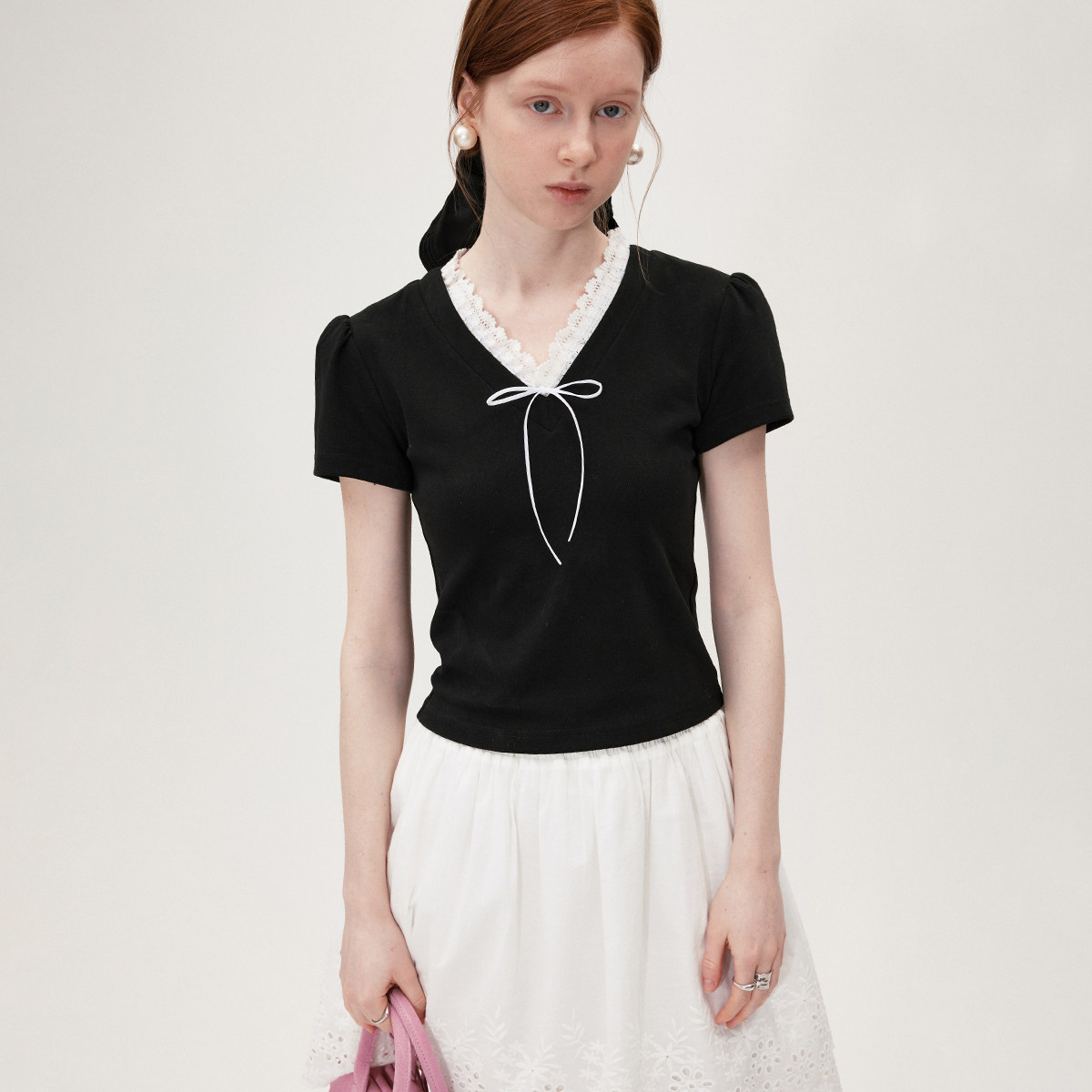 范洛v领花边短袖T恤女2026夏季法式蝴蝶结正肩修身泡泡袖拼接上衣