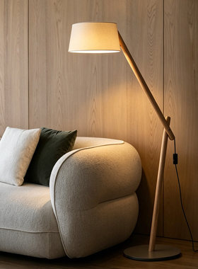 大跨度看书照亮一样不能少