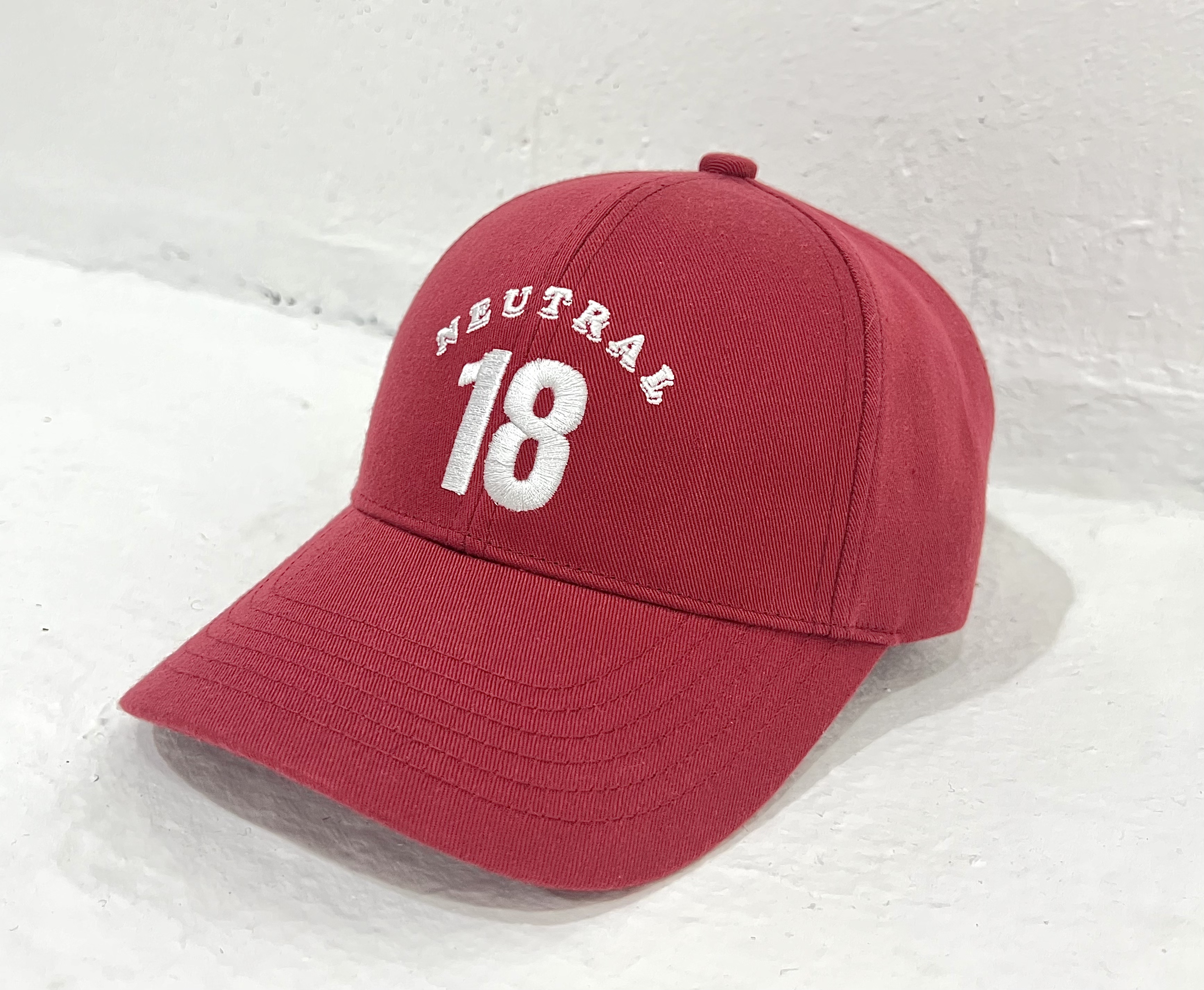 OSITERM X NEUTRAL联名永远18棒球帽复古红可调节李斯丹妮同款