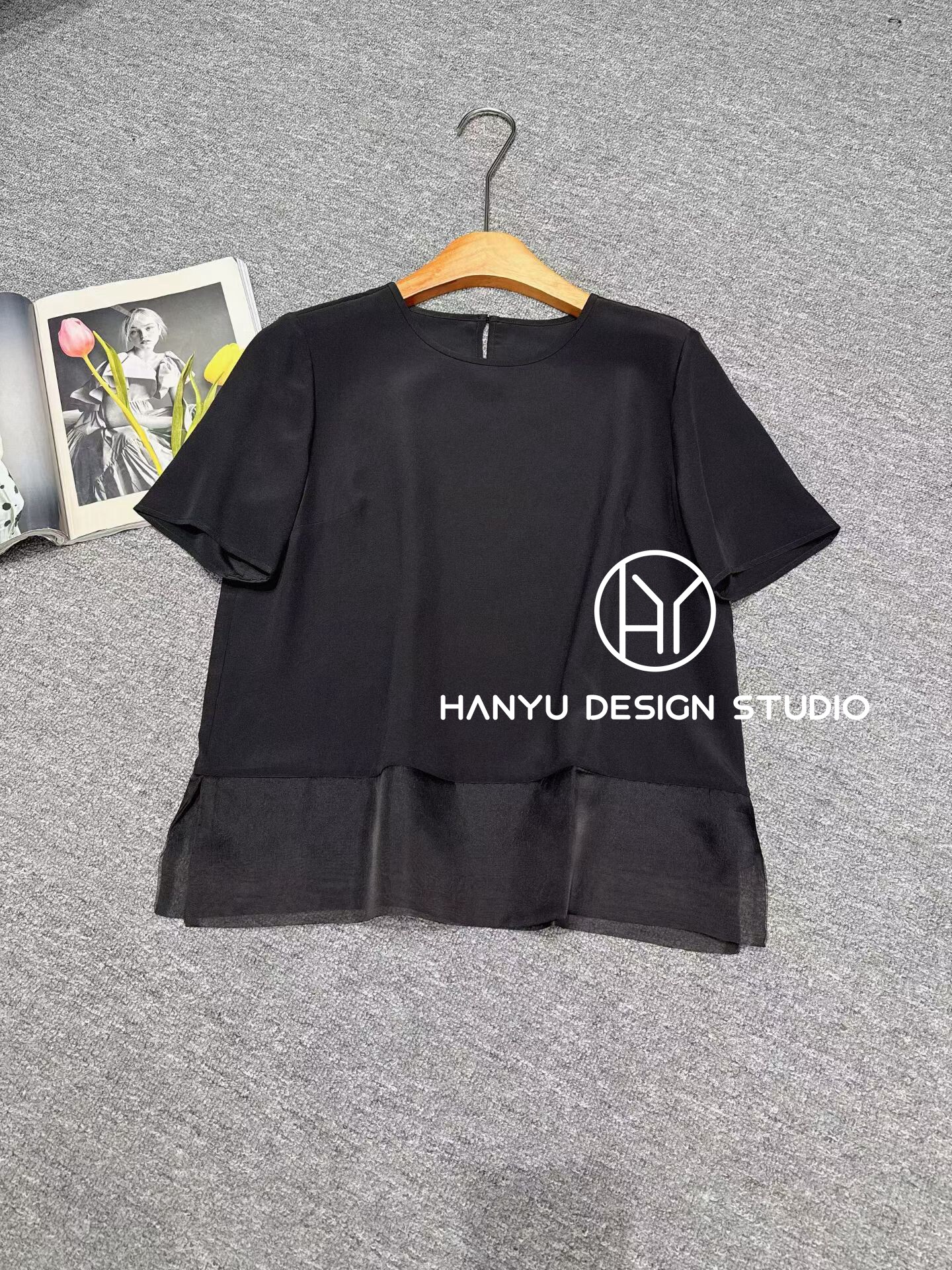 私信询价【韩钰DESIGN】2026夏季新款时尚网纱拼接开叉短袖上衣女