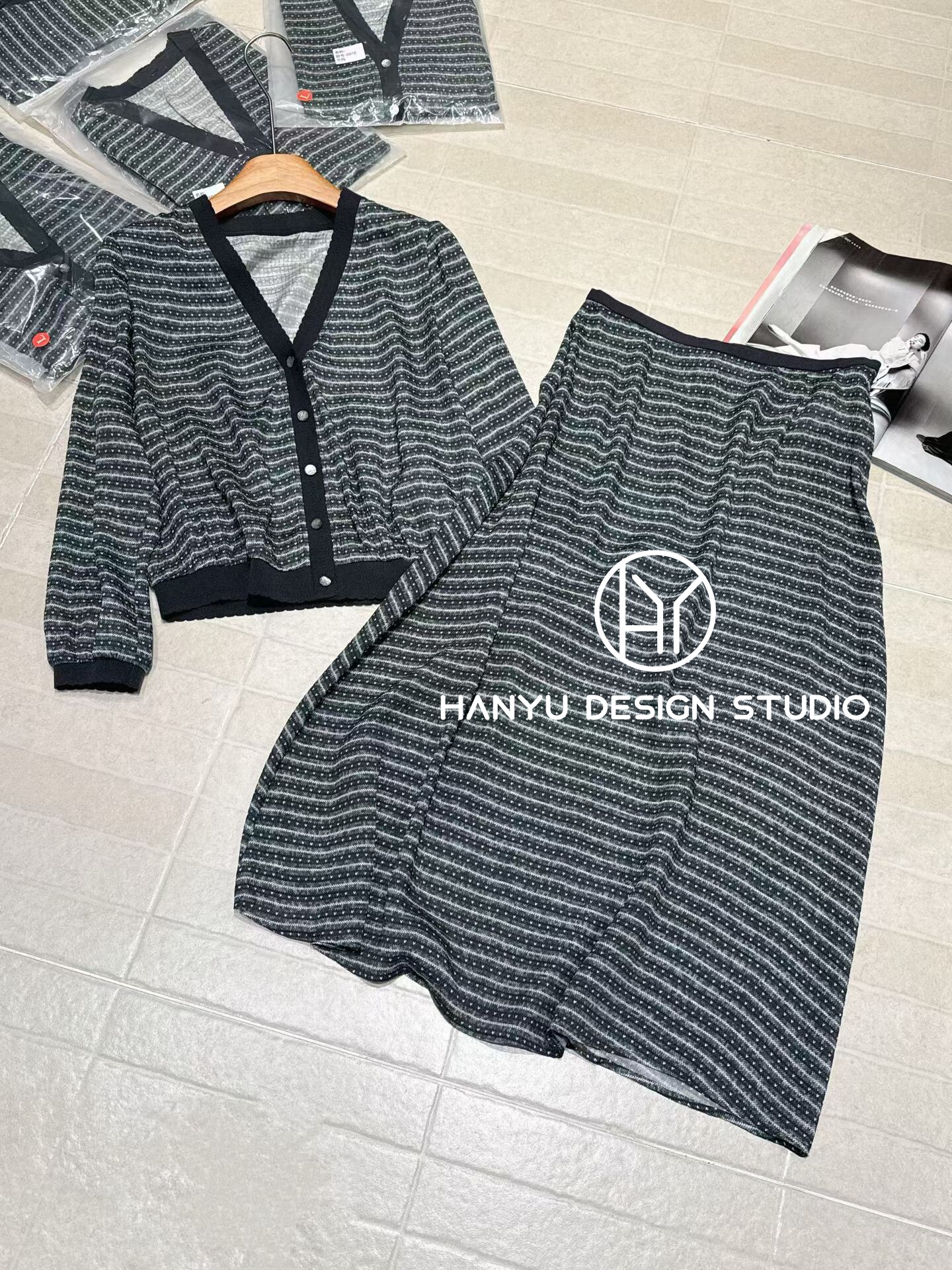 私信询价【韩钰DESIGN】2026夏季新款慵懒风V领单排扣半身裙套装
