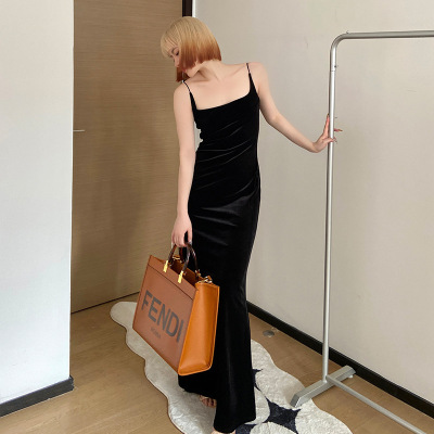 大牌气质黑色丝绒吊带连衣裙女