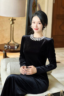 高级感钉钻长袖丝绒连衣裙2023秋冬新款年会宴会礼服裙女长款晚装