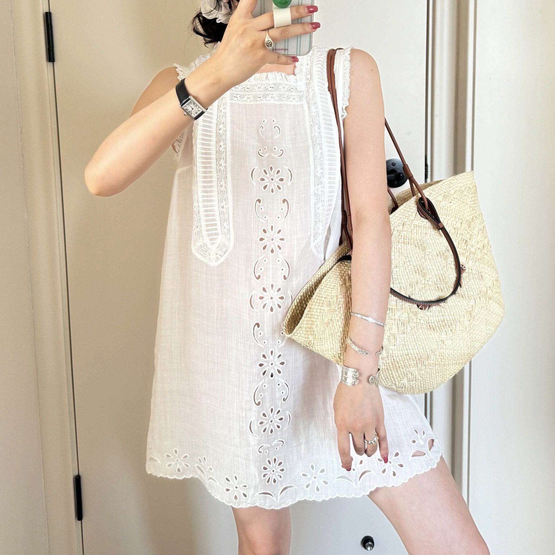 高端法式小众刺绣镂空蕾丝连衣裙女夏小个子度假风亚麻方领背心裙