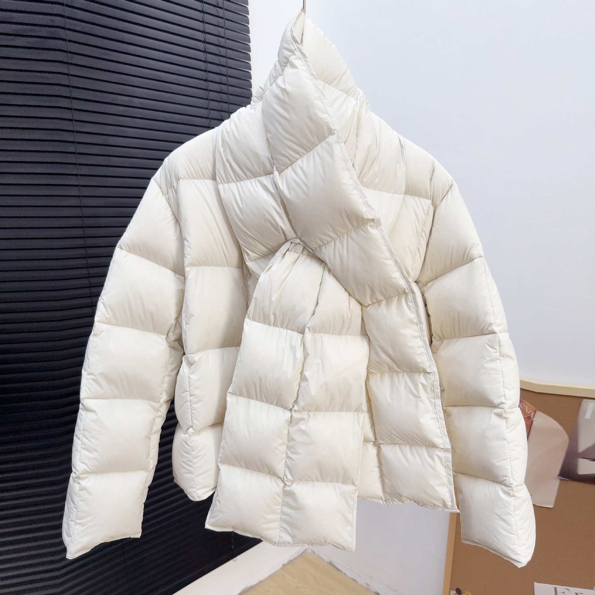 商场同款2025新款羽绒服女短款小个子90白鸭绒可拆卸围巾泡芙外套