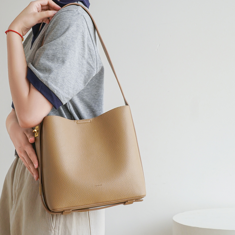 小众设计简约复古水桶包