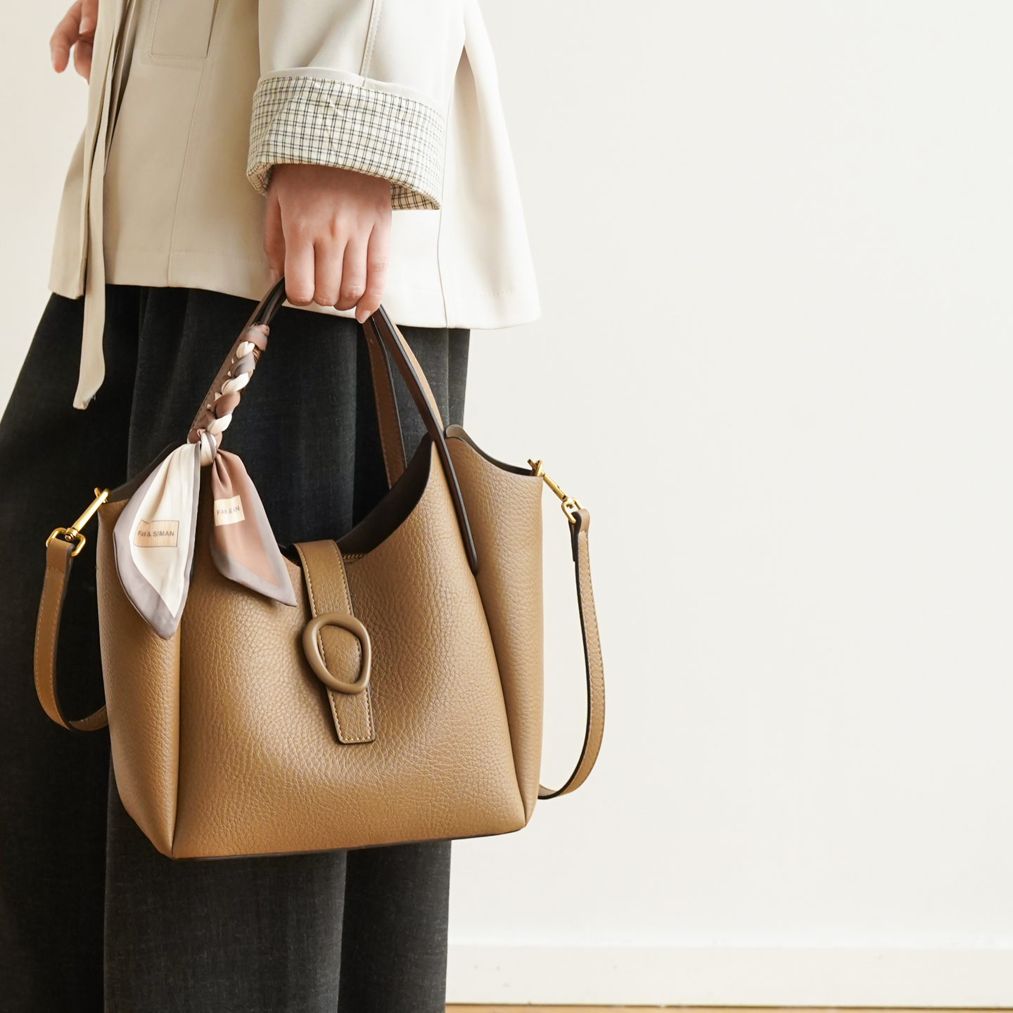 2025小众通勤质感水桶包