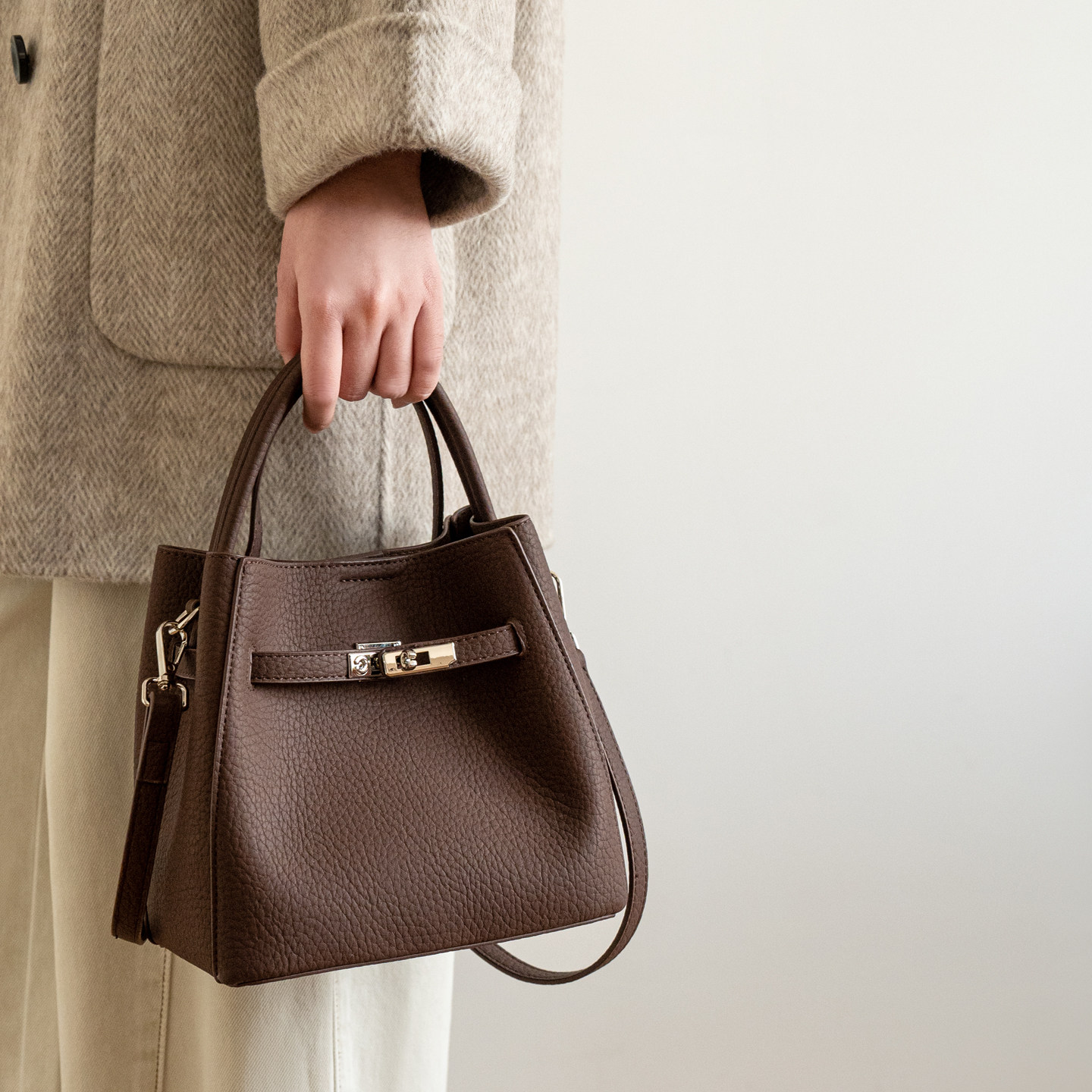 菜篮子手提包包女式2025新款小众通勤水桶包高级感单肩斜挎凯莉包,箱包皮具/热销女包/男包,水桶包,淘宝优惠券,粉丝福利购,淘宝优惠卷