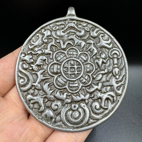 藏传天铁工艺饕餮九宫八卦牌藏式随身寒铁托甲大号九宫牌腰牌吊坠