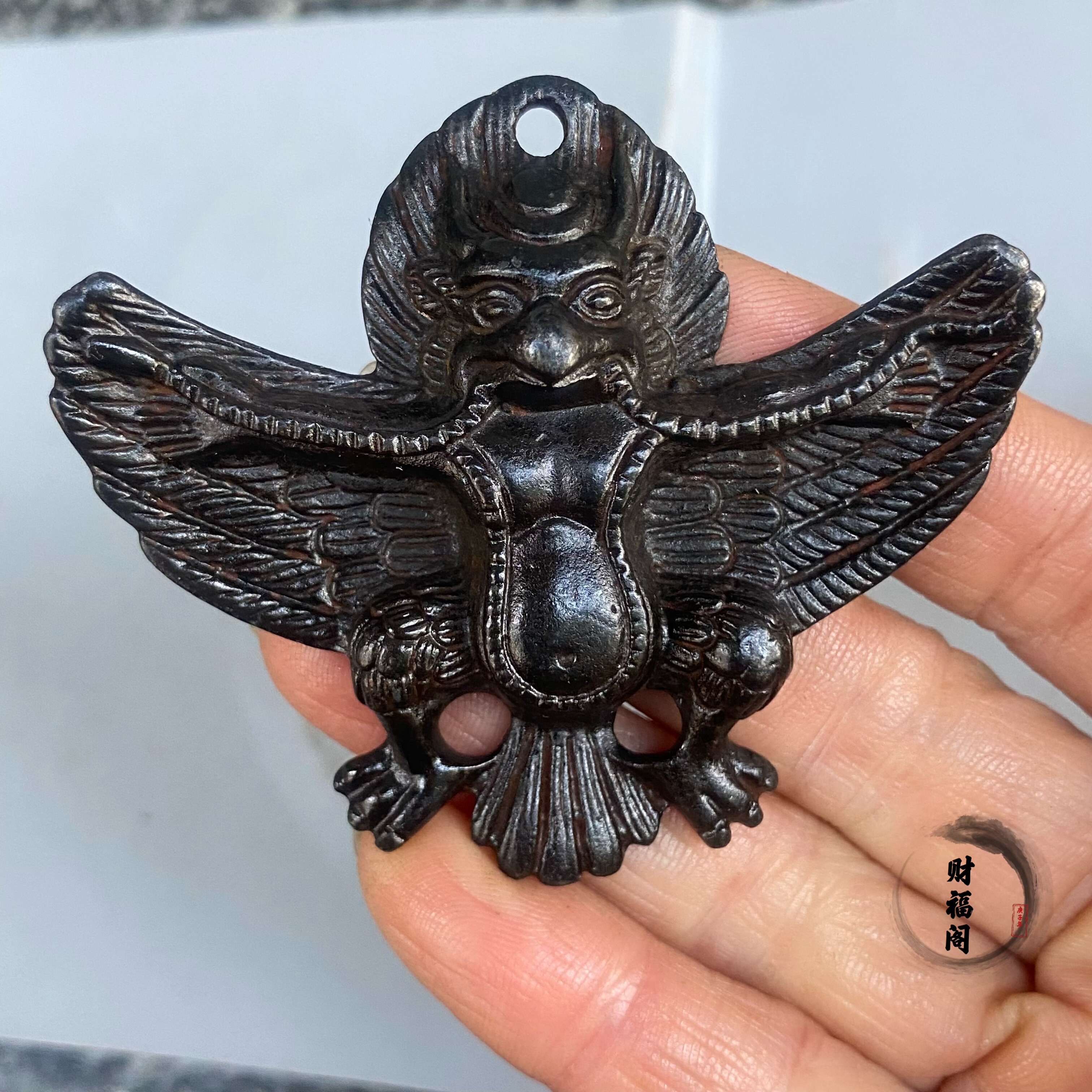 仿古新款藏式天铁黑漆古包浆大鹏鸟护身吊坠挂件西藏特色文玩配饰