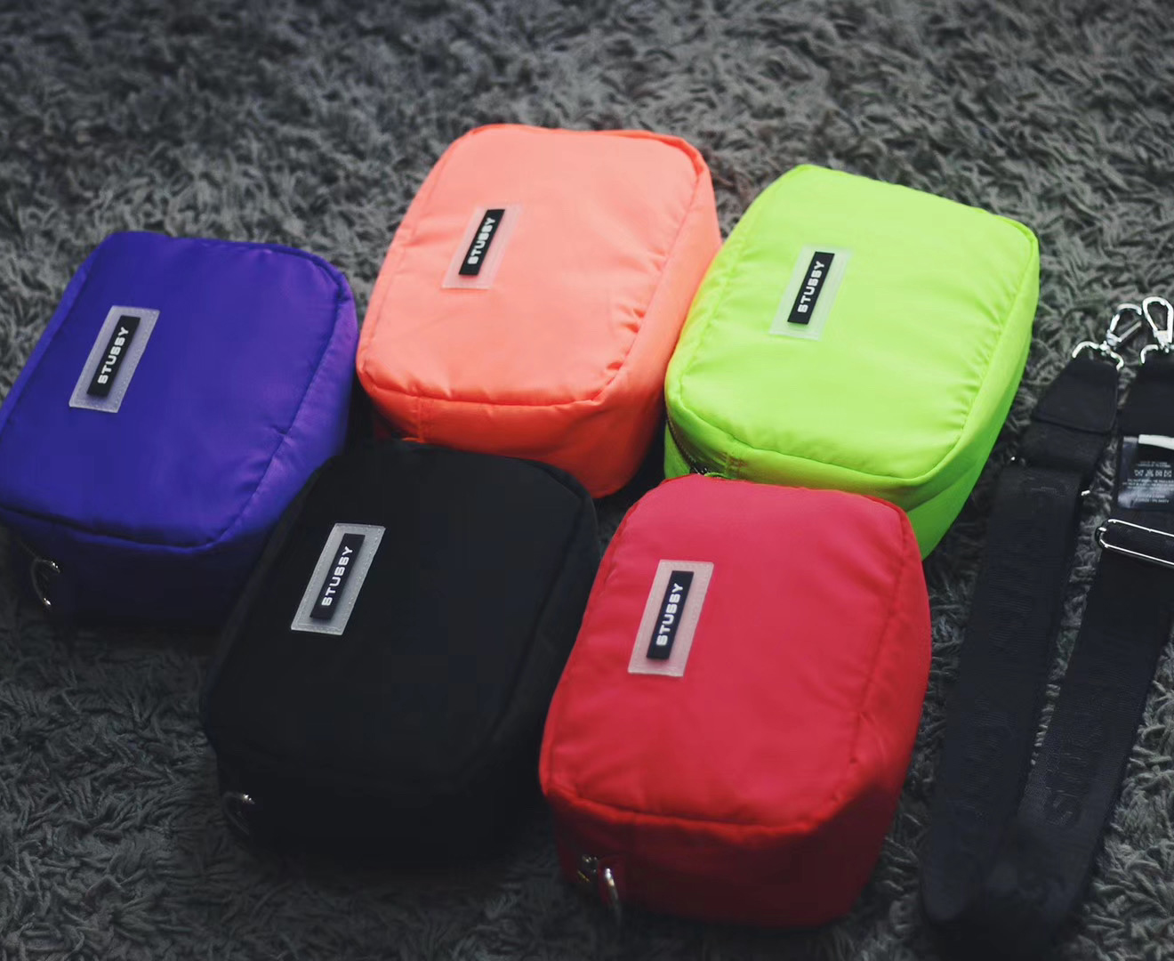 潮牌Stussy包熒光色斜挎包男女嘻哈蹦迪包女ins潮街頭時尚單肩包在類目 箱包皮具/熱銷女包/男包, 女士包袋中 - 來自Buy2taobao.com提供專業的淘寶代購服務