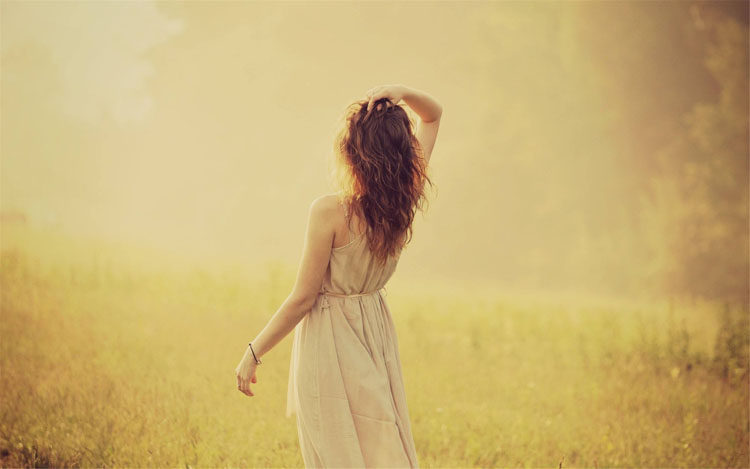 海报装饰画 伤感女生的唯美孤单背影精选 唯美性感贴画壁纸海报