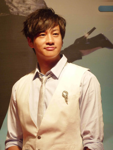 装饰画 何润东帅哥美图照片写真 大幅经典海报壁纸贴画 高清晰