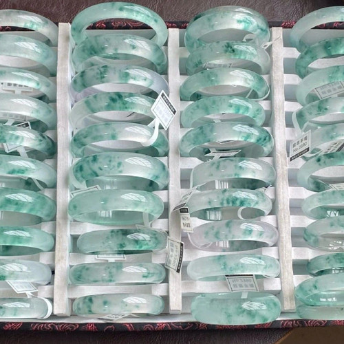 高冰冰透独龙玉飘花手镯高品质翡翠色女款玉石手镯子冰种玉镯女款