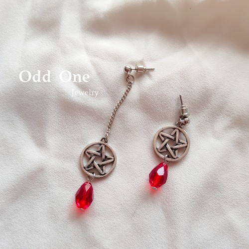 Odd One 复古做旧烧银色个性五芒星不对称耳环耳饰