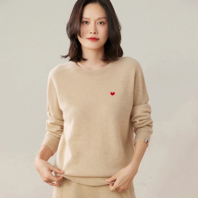 圆领爱心刺绣山羊绒衫宽松打底衫