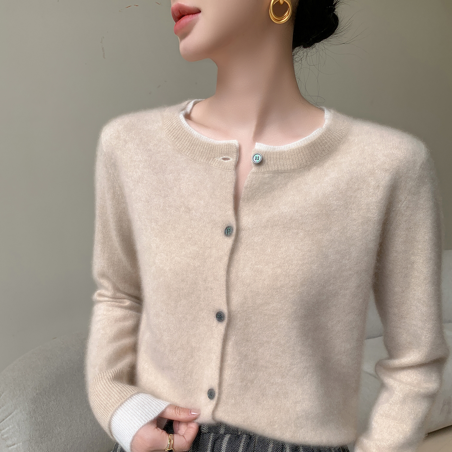 假两件拼色山羊绒开衫女圆领外套