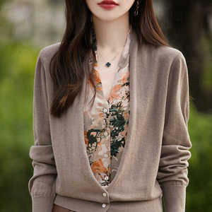 复古民族风假两件精纺羊毛开衫2024秋款V领拼色针织长袖外套毛衣