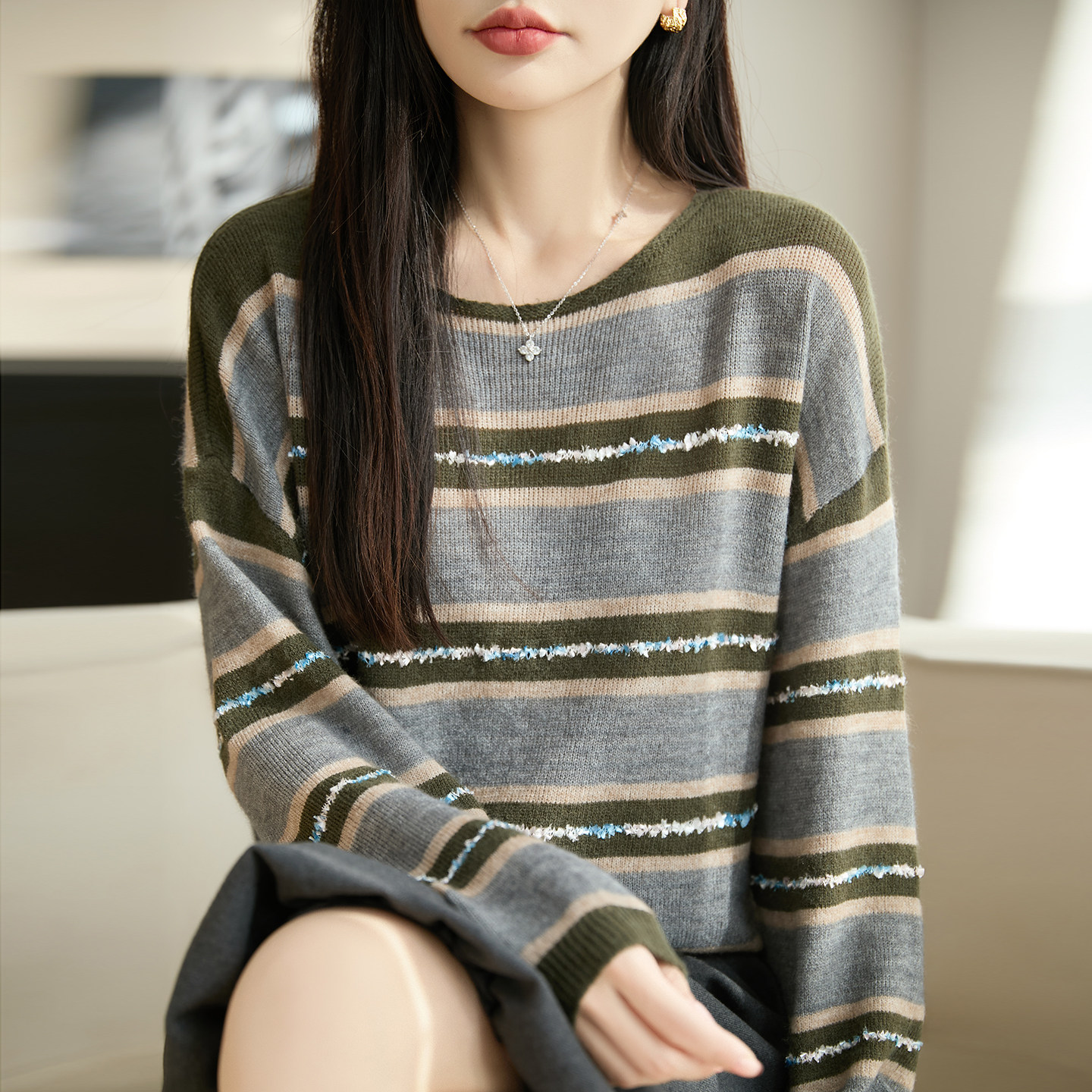 复古条纹拼色精纺羊毛针织衫毛衣女圆领亮片长袖宽松慵懒打底上衣