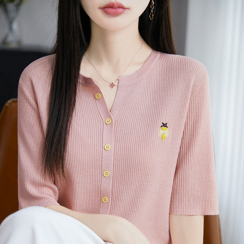 半开V领精纺羊毛针织五分袖开衫女坑条蜜蜂刺绣短袖T恤宽松打底衫