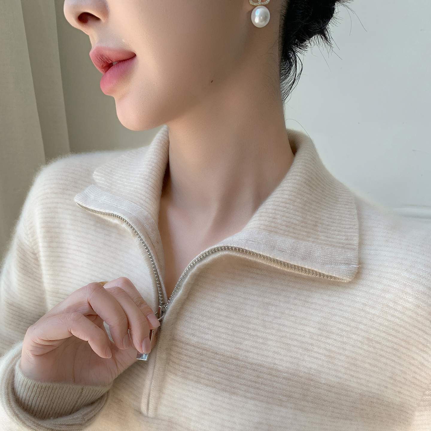 baby小山羊绒衫半开领拉链条纹
