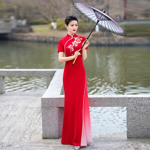 奥黛旗袍连衣裙2024新款舞蹈服妈妈装走秀渐变旗袍演出服雨后彩虹