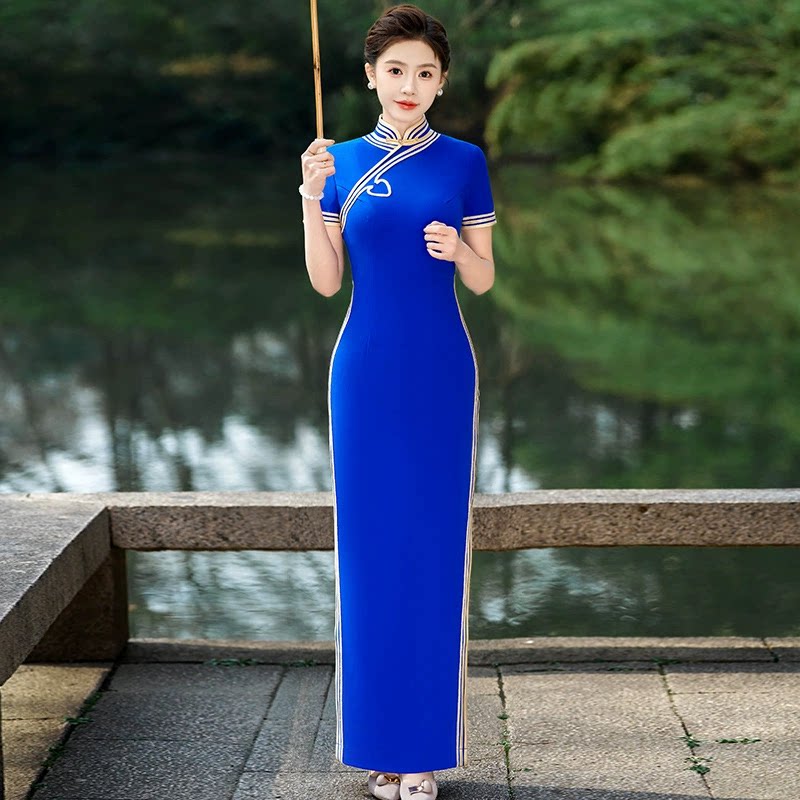 走秀旗袍2025新款纯色高弹旗袍优雅爱心三包边年轻走秀旗袍服长款
