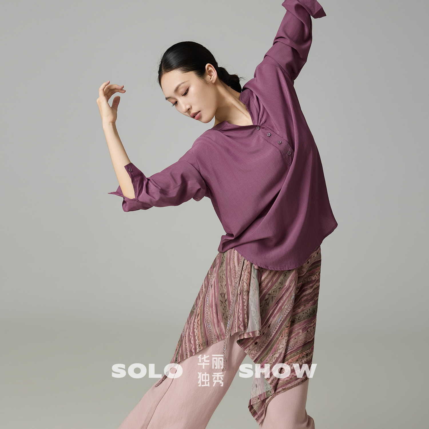 华丽独秀现代舞练功服长袖上衣罩衫衬衣宽松显瘦形体舞蹈服演出服图片