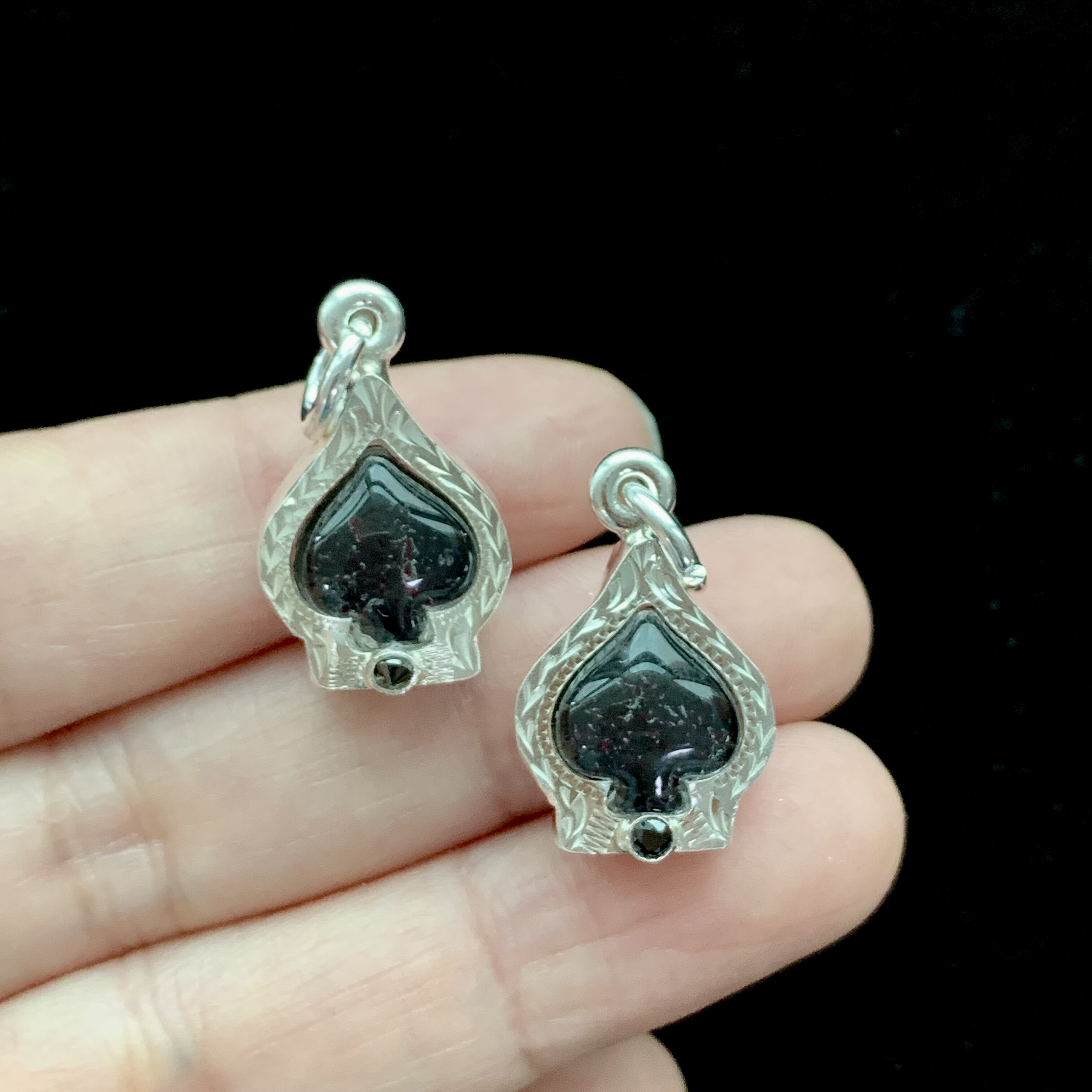 泰国佛牌 鲁士坤皮 黑桃a 银壳吊坠