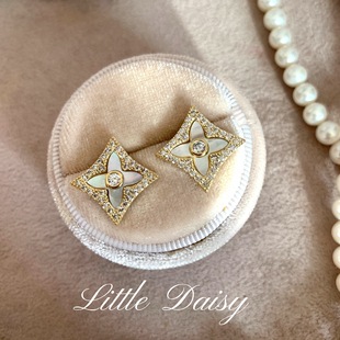 Little 四瓣花精致氛围感高级气质银针耳钉 Daisy江南美人白贝母