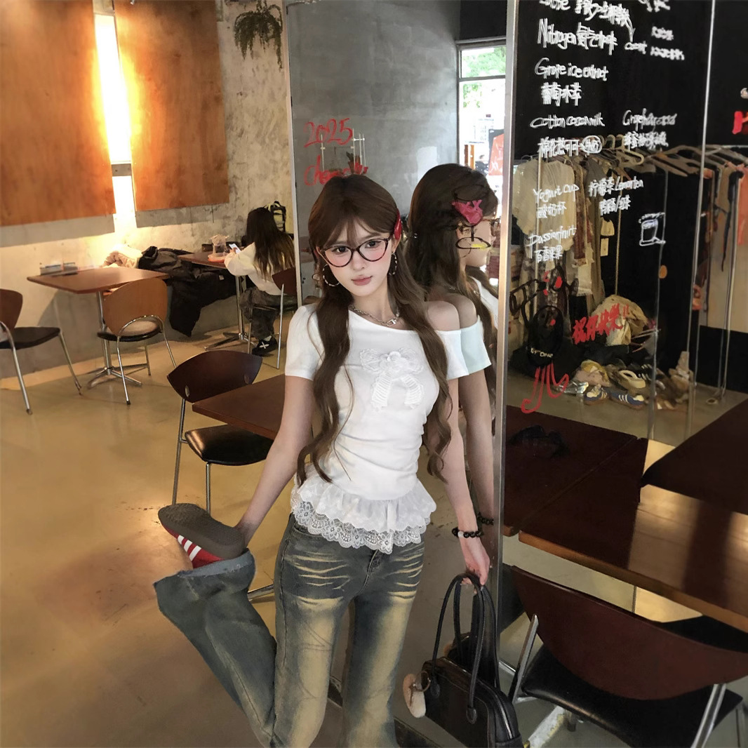 白色蝴蝶结斜肩短袖T恤女夏季设计感蕾丝花边露肩短款甜辣妹上衣